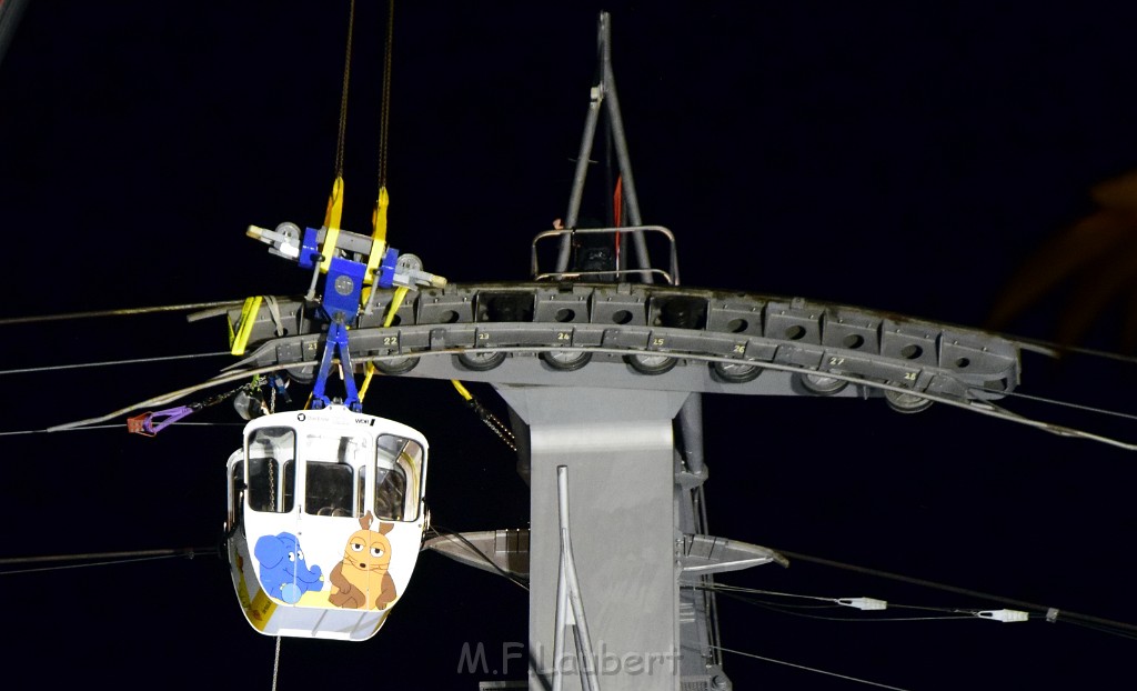 Koelner Seilbahn Gondel blieb haengen Koeln Linksrheinisch P939.JPG - Miklos Laubert